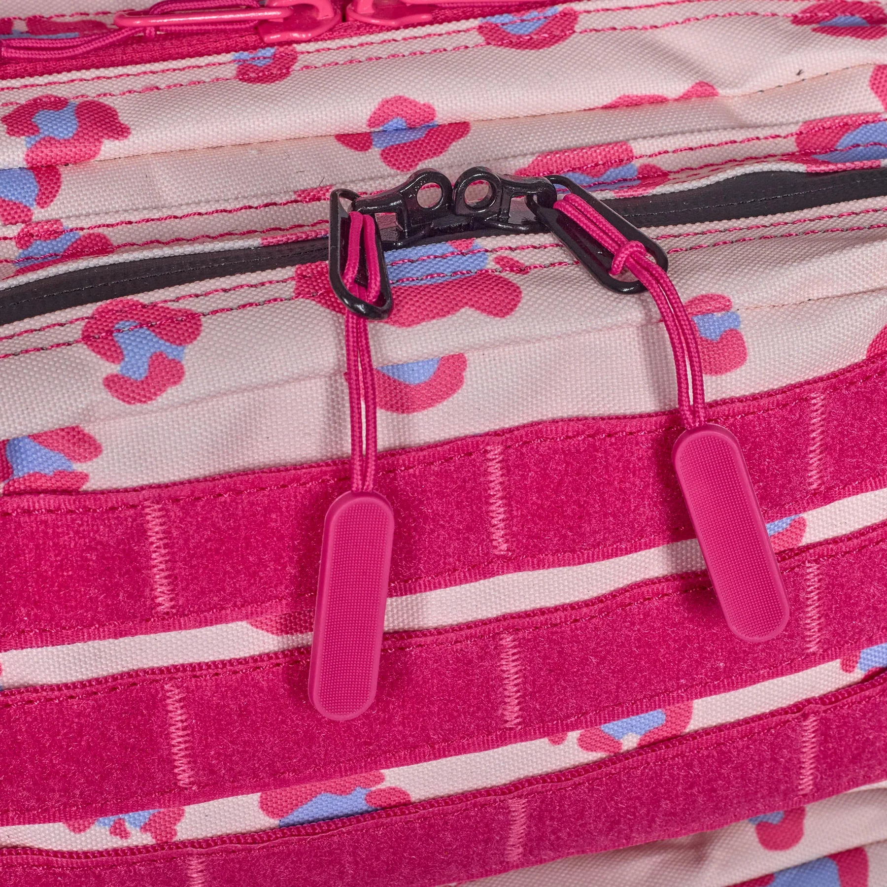 PO241005-MOCHILAROSAESTAMPADA-DETAIL2_1800x1800.jpg