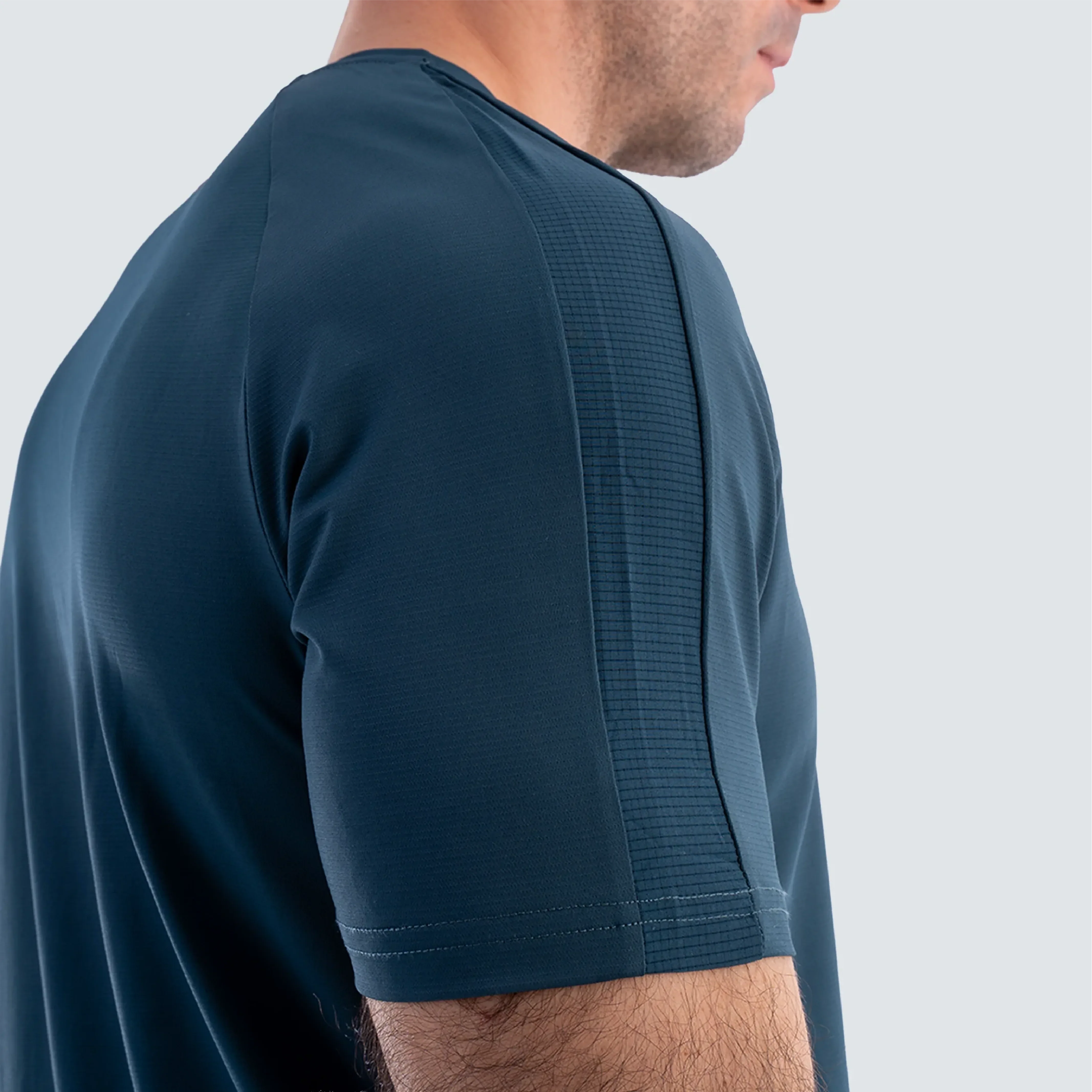 Camisetadeportivapicsil_tee--crossfit-picsil-midnight-lateral.webp